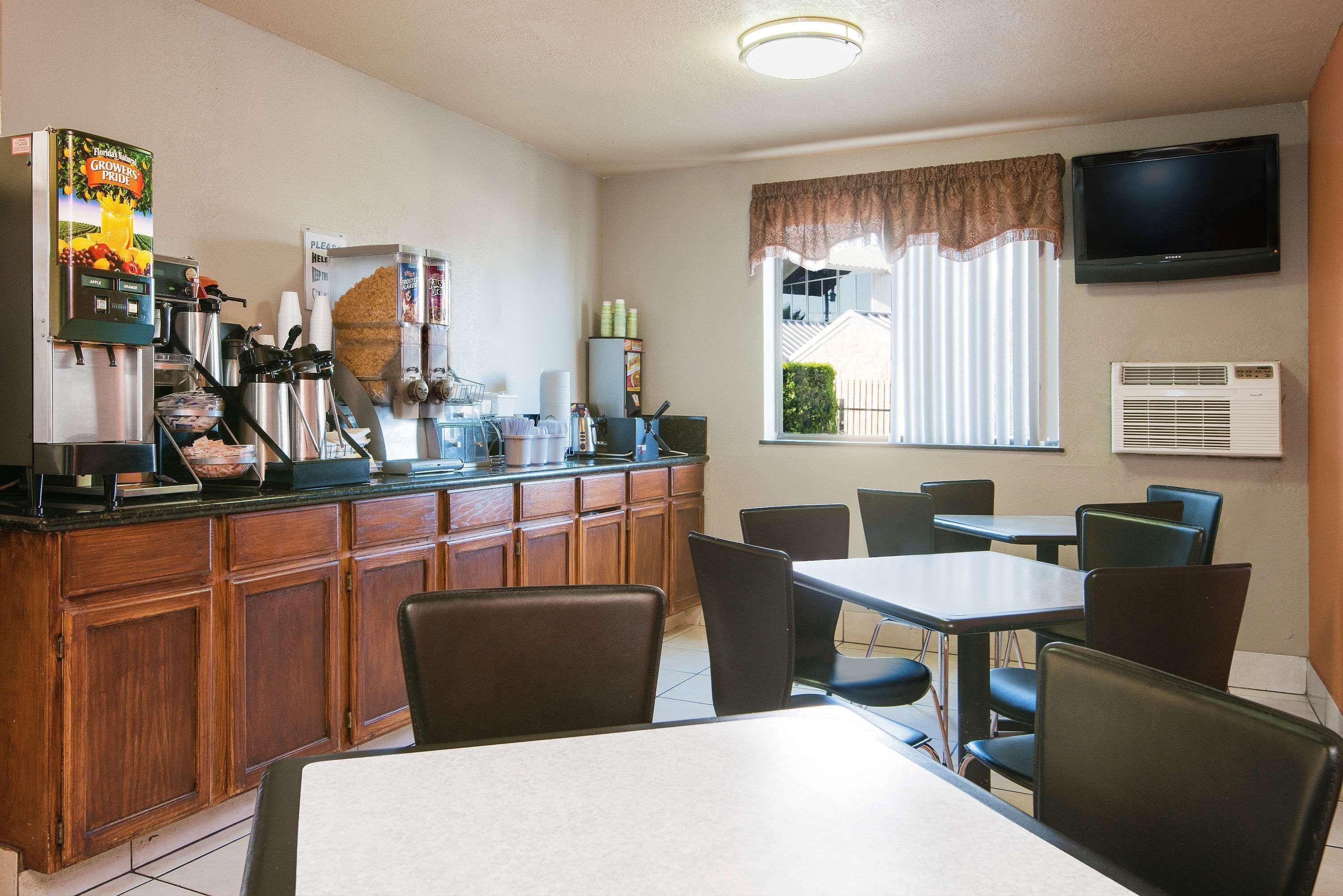 מלון Super 8 By Wyndham San Antonio/I-35 North מראה חיצוני תמונה