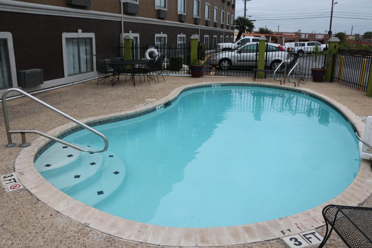מלון Super 8 By Wyndham San Antonio/I-35 North מראה חיצוני תמונה